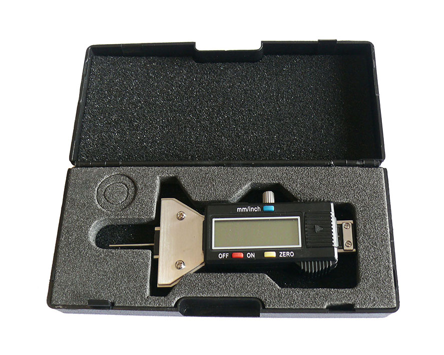 Digital tyre tread gauge,  carbon steel, with fixation screw