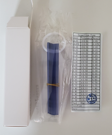 Feeler gauge (0.05 – 1 mm)
