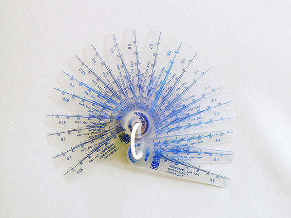 Feeler gauge (0.05 – 2 mm)