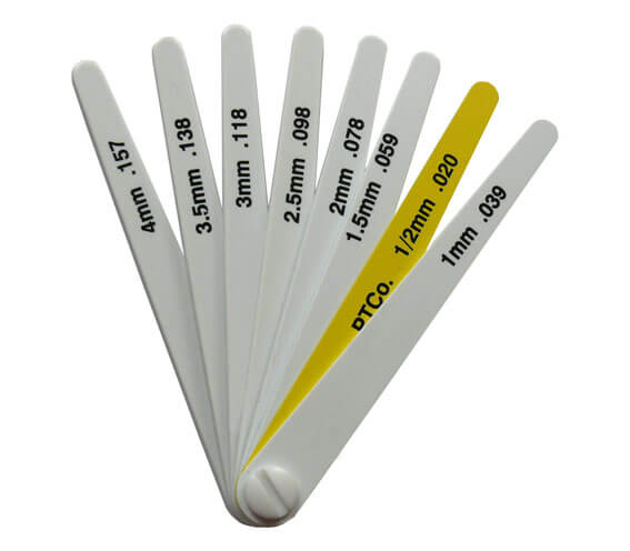 Feeler gauge (0.5 – 4 mm)