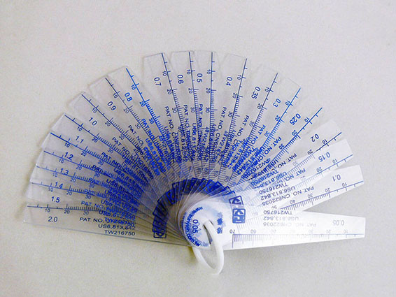 Feeler gauge (0.05 – 2 mm)